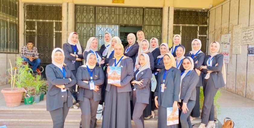 طالبات كلية الآداب قسم الإعلام