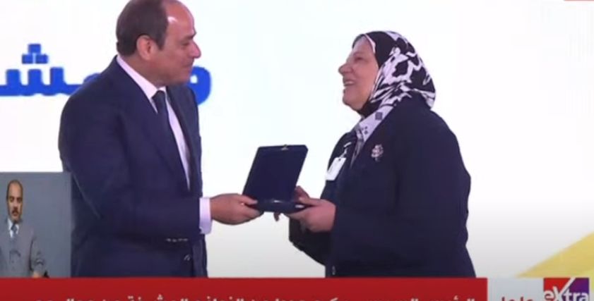 تكريم السيدات في احتفالية عيد العمال